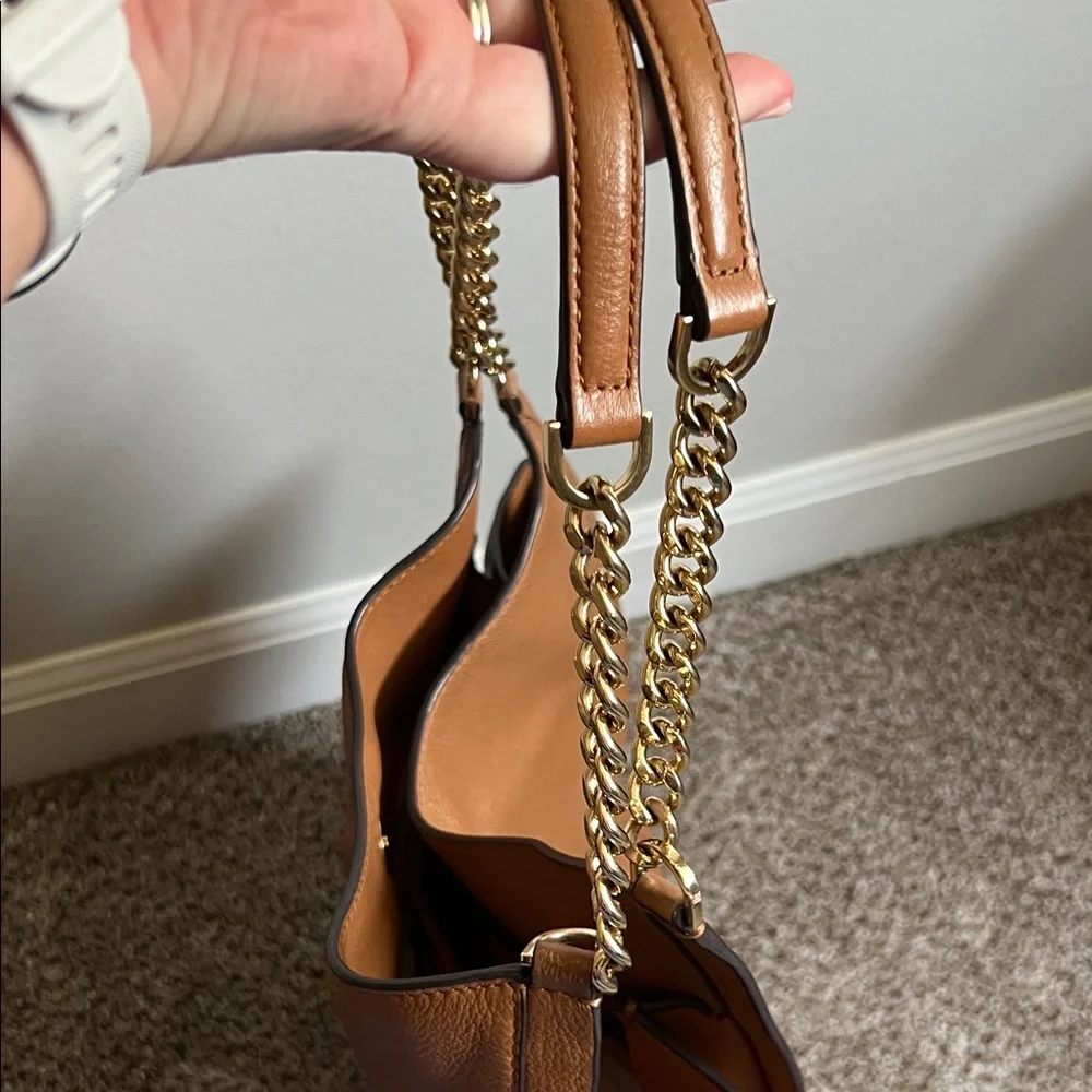 Michael Kors Tan Leather Shoulder Bag with Gold Chain - Picture 5 of 15